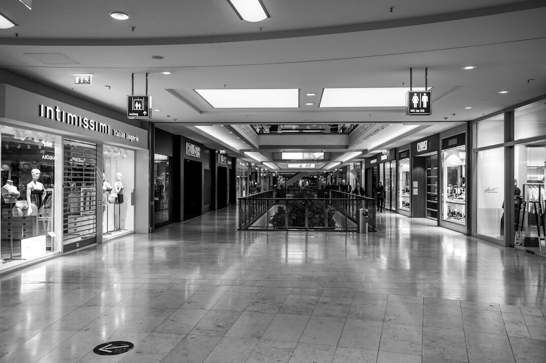 undercover detective in shopping mall