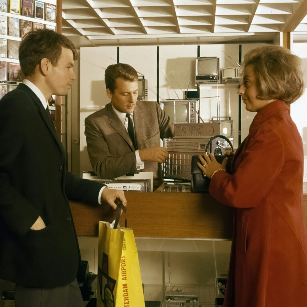 store detective watching shopper