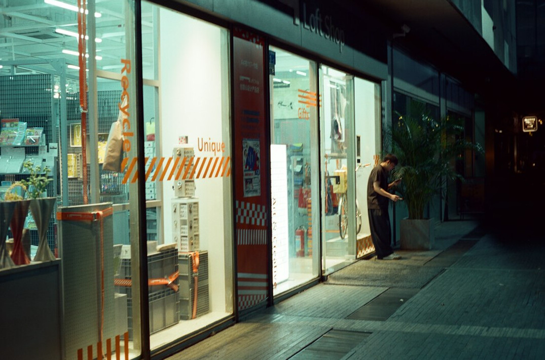 store detective monitoring shoppers